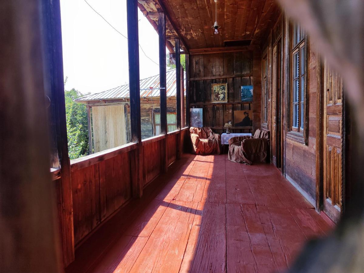 Racha Chogovadze'S Guest House Ambrolauri Esterno foto